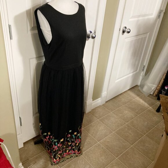 PAPILLION Black sleeveless dress w/ tulle floral embroidered hem ~ MEDIUM LARGE - Picture 6 of 15